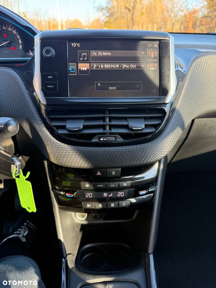 Peugeot 2008 1.2 Pure Tech Allure S&S - 24