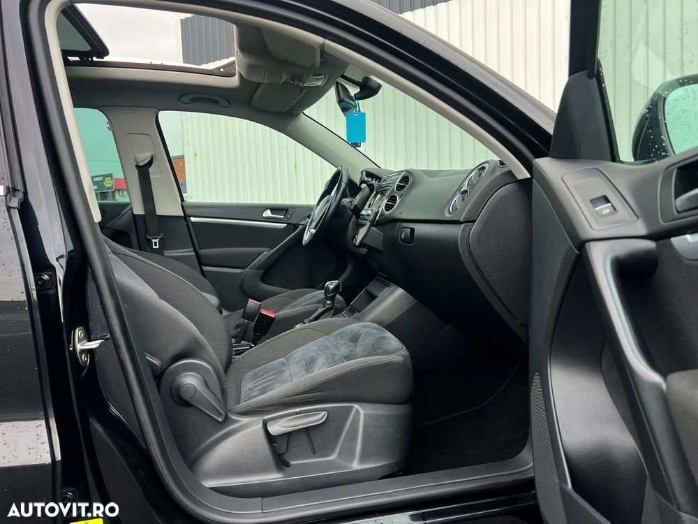 Volkswagen Tiguan 2.0 TDI DPF 4Motion BlueMotion Technology DSG Lounge Sport & Style - 32