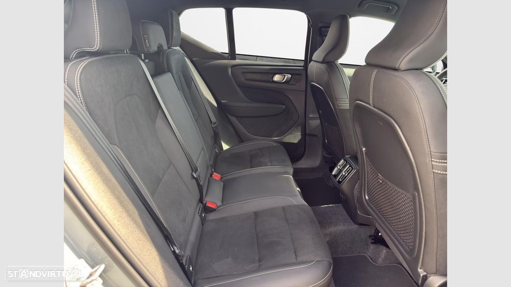 Volvo XC 40 2.0 B3 Plus Dark — fotografia 14