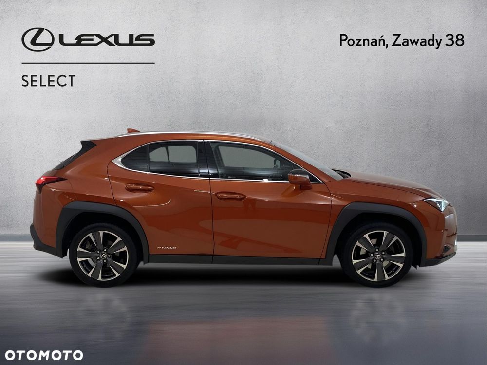 Lexus UX - 4