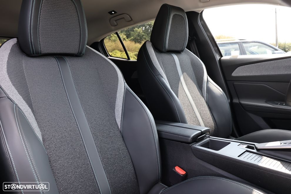Peugeot 408 1.6 Hybrid Allure e-EAT8 - 13