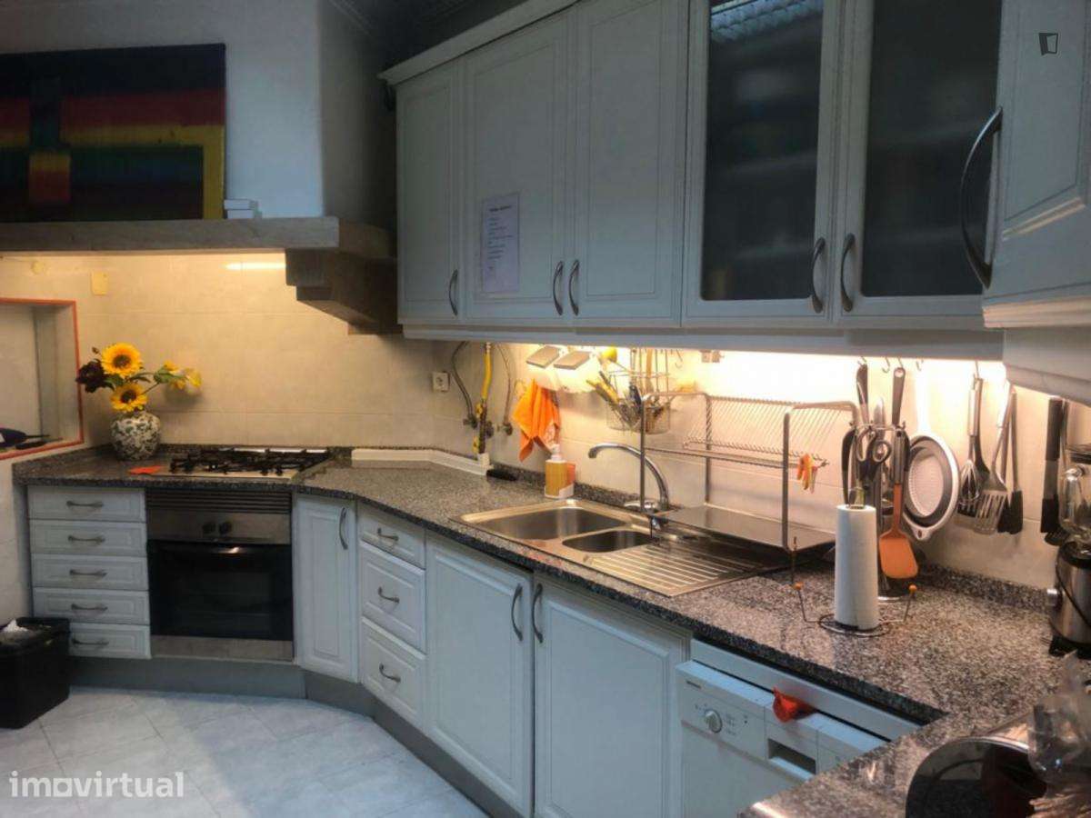 Quarto - localizado em Anjos Lisbon - Grande imagem: 3/5