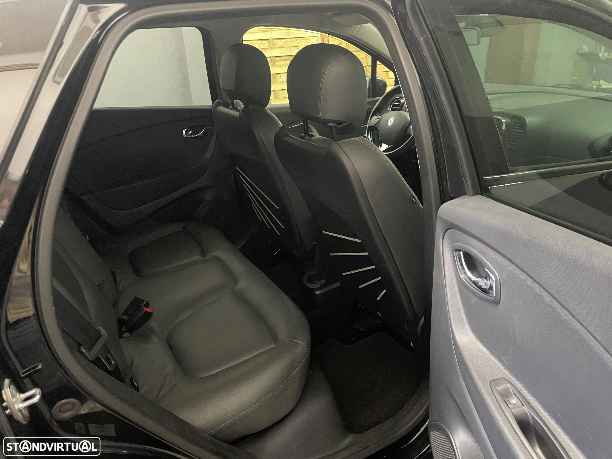 Renault Captur 1.2 TCe Exclusive EDC - 25
