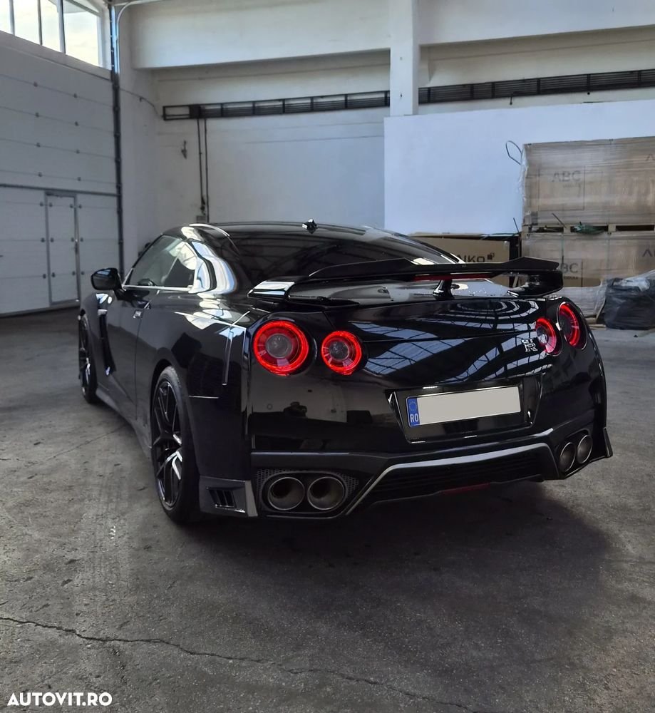 Nissan GT-R - 4