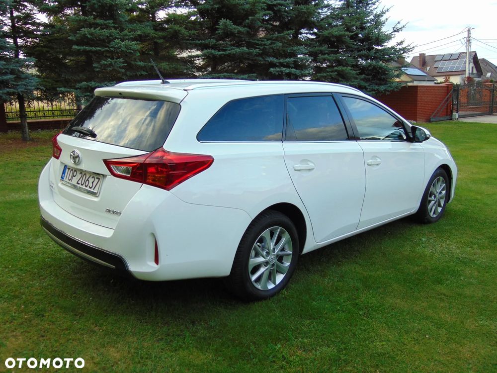 Toyota Auris 1.4 D-4D Luna - 13