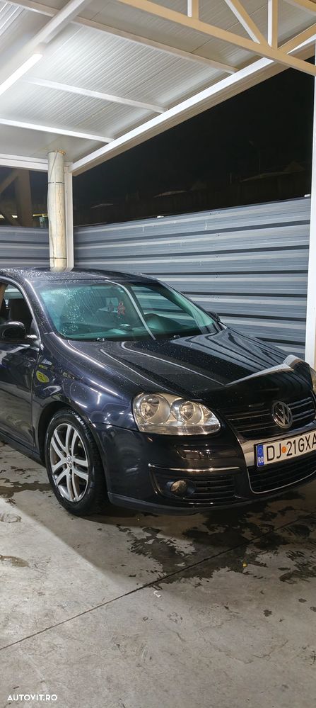 Volkswagen Jetta 2.0 TDI Sportline - 2