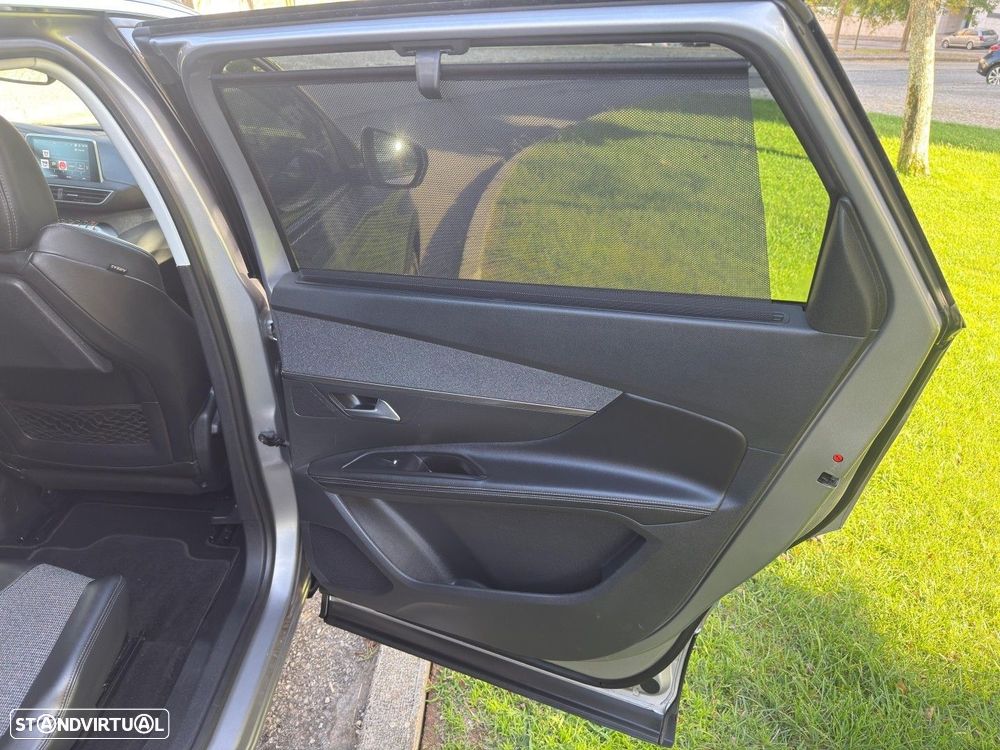 Peugeot 5008 1.5 BlueHDi Allure Pack EAT8 - 19