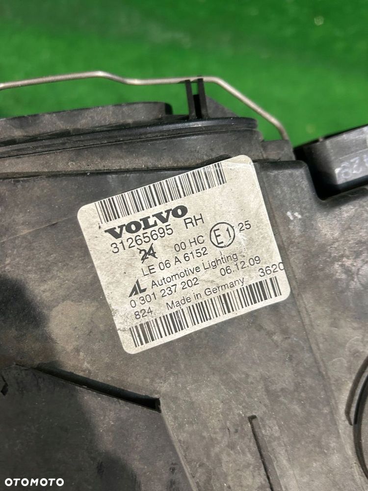 REFLEKTOR PRAWY VOLVO V50 S40 LIFT nr:162 - 6