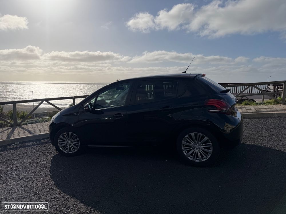 Peugeot 208 1.2 PureTech Signature - 2