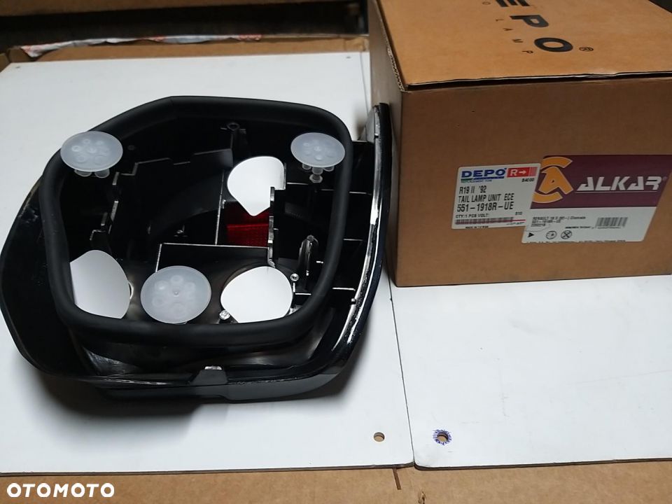 Lampa tylna prawa  Renault 19 SEDAN Chamade  929-95 2202218 7701036018 - 2