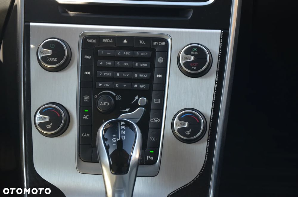 Volvo V60 B4 D R-Design - 29