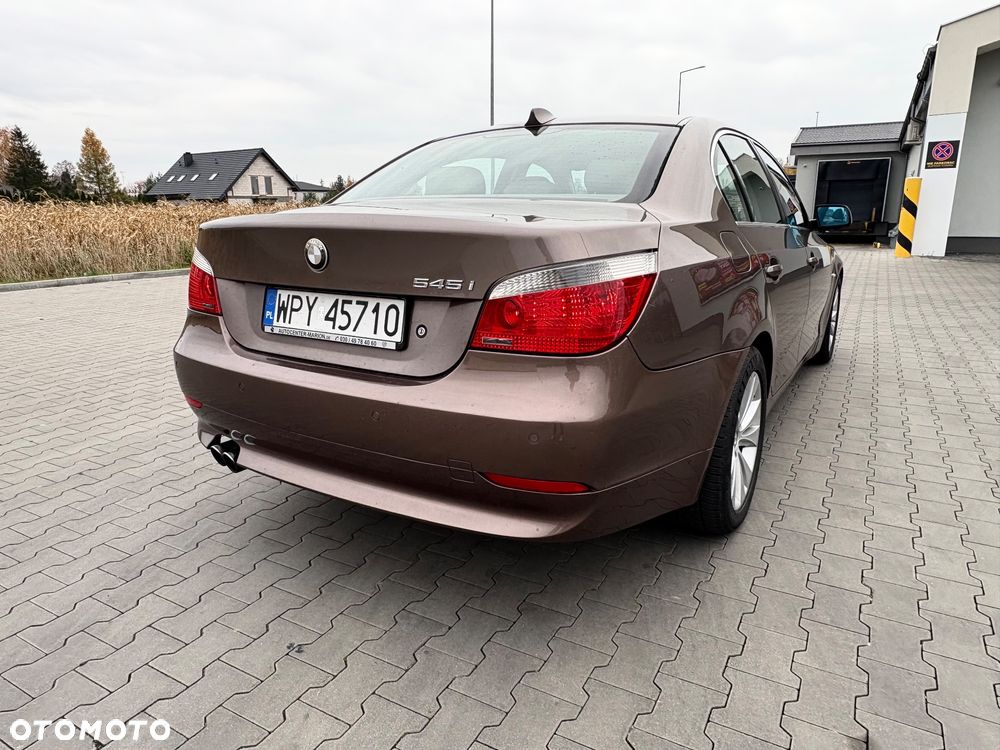BMW Seria 5 545i - 8