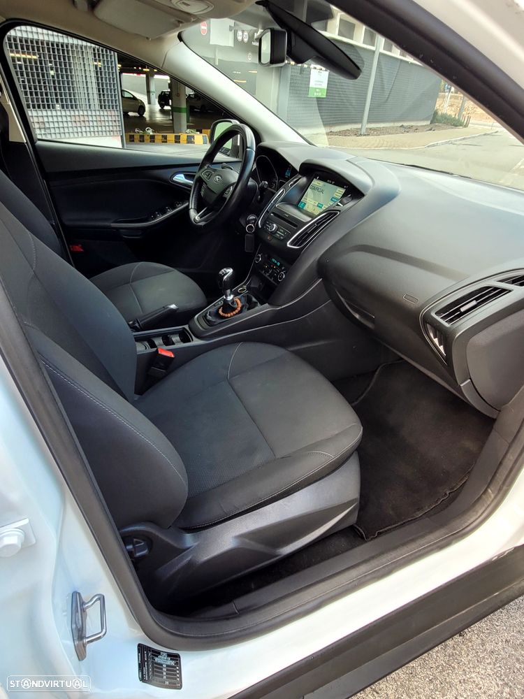 Ford Focus 1.5 TDCi ECOBlue Titanium - 12