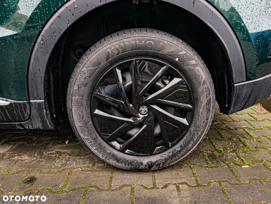 MG ZS - 11