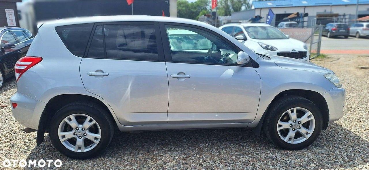 Toyota RAV4 - 8