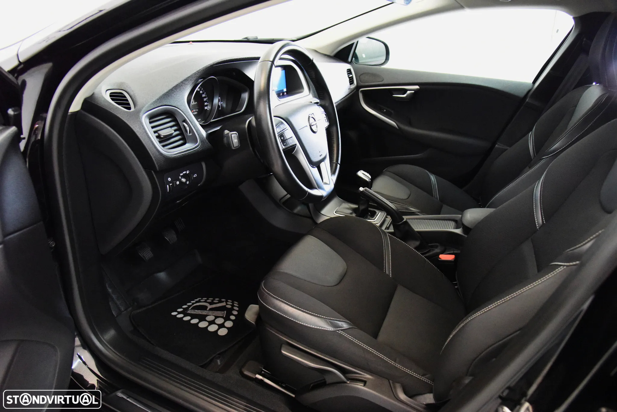 Volvo V40 2.0 D3 Momentum - 14
