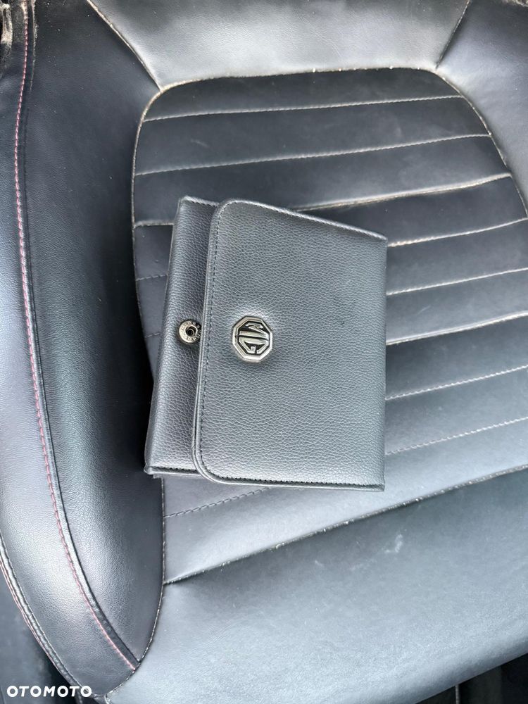 MG EHS PHEV Luxury - 12