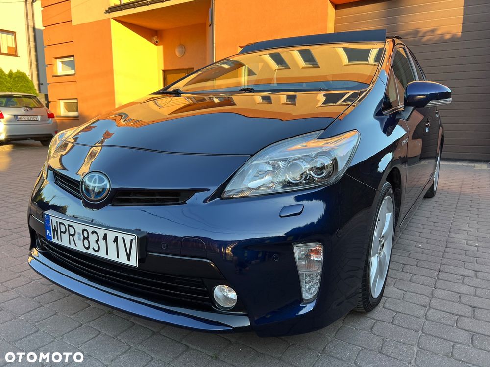 Toyota Prius (Hybrid) Executive - 13
