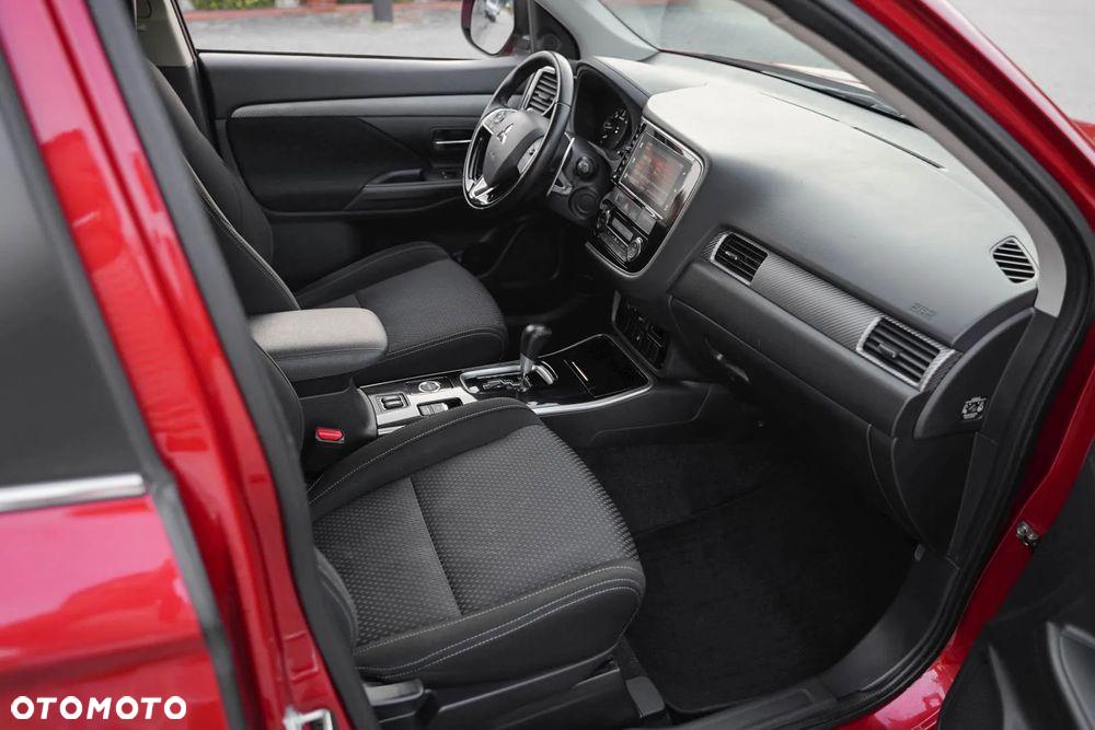 Mitsubishi Outlander 2.2 DI-D Intense + SDA 4WD - 29
