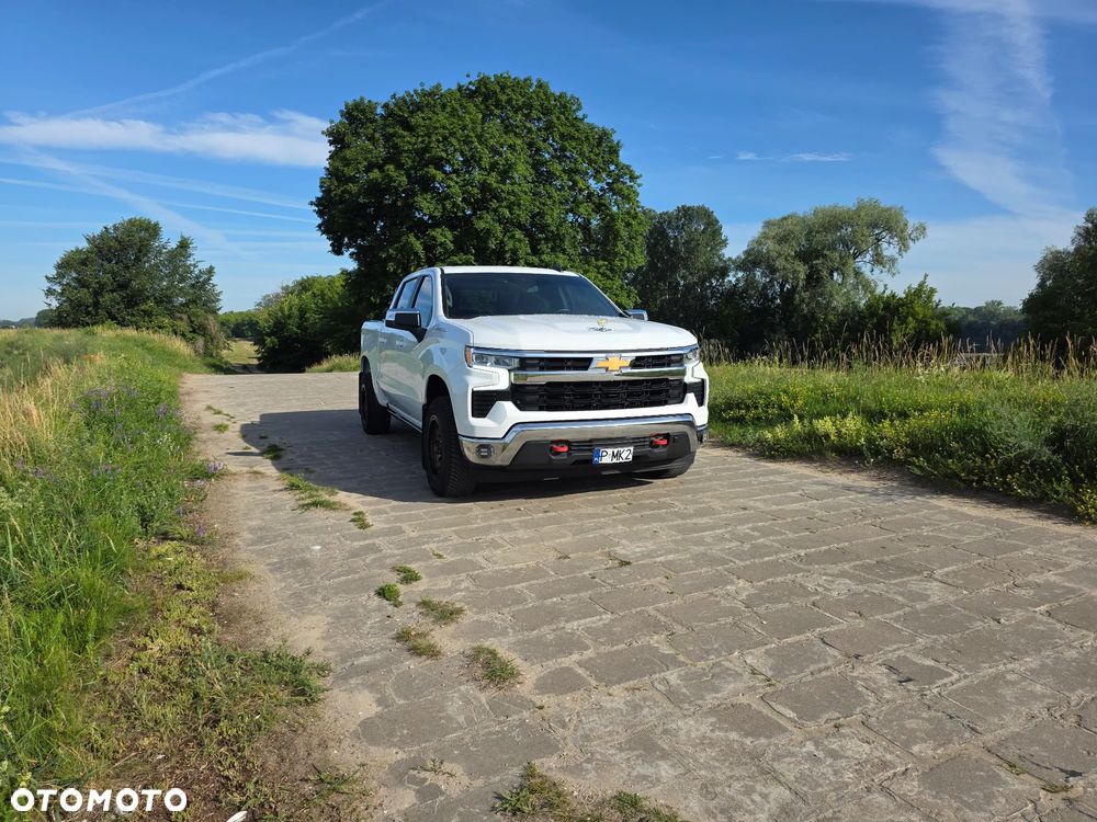 Chevrolet Silverado - 3