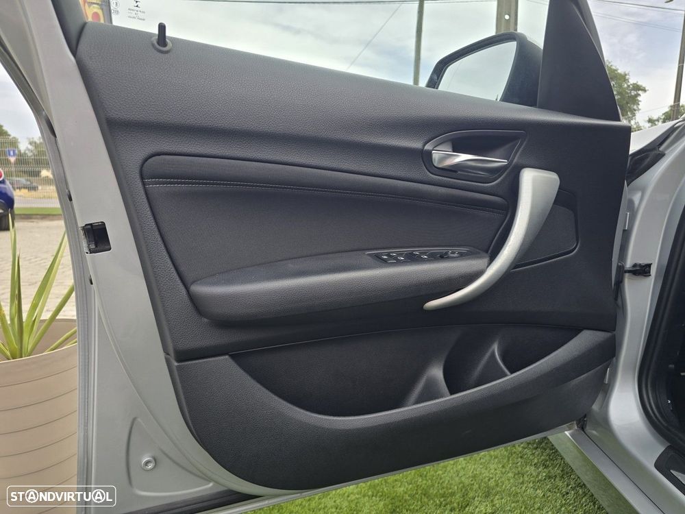 BMW 116 d EDynamics Line Sport — fotografia 6