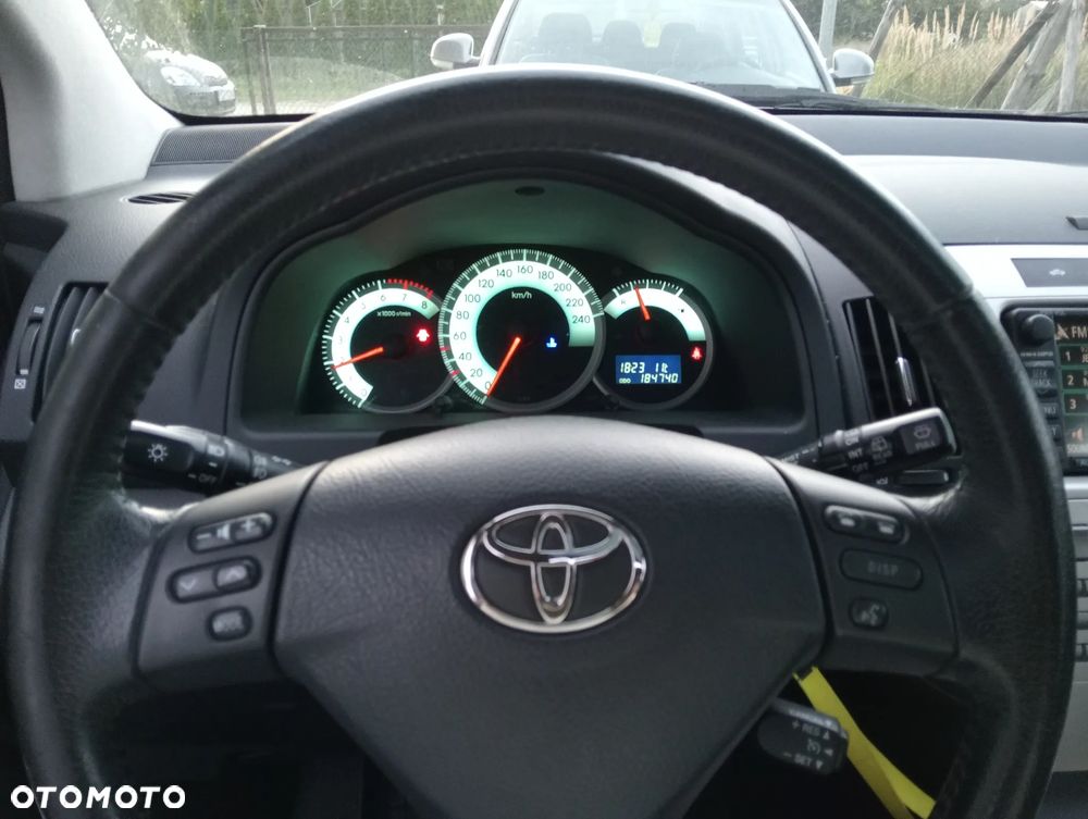 Toyota Corolla Verso 1.8 Sol + 7os - 18