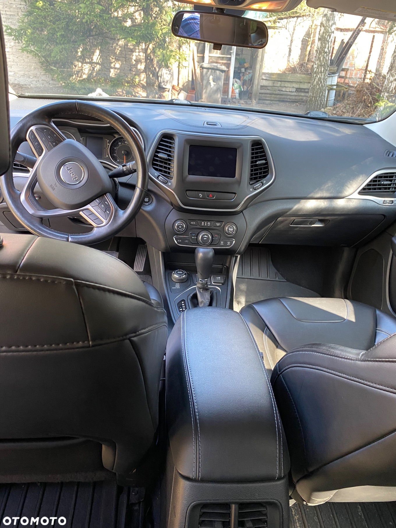 Jeep Cherokee - 21