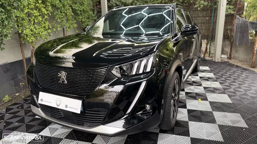 Peugeot e-2008 GT Pack - 4