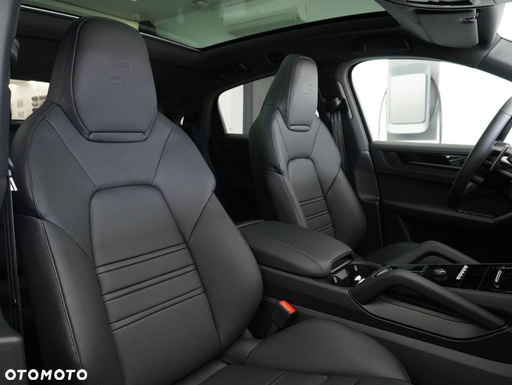 Porsche Cayenne E-Hybrid PHEV Black Edition - 32