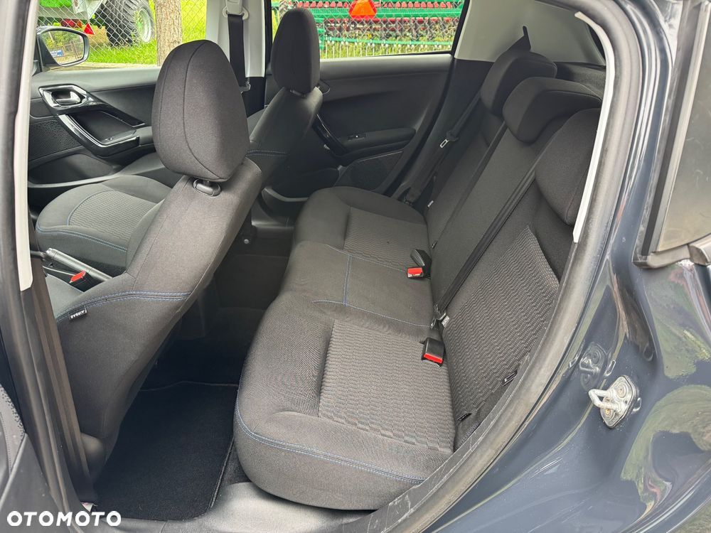 Peugeot 208 PureTech 82 Stop & Start Signature - 19