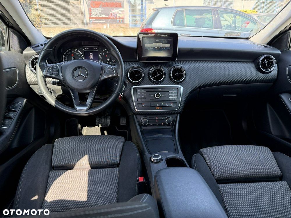 Mercedes-Benz GLA 200 7G-DCT Style - 33