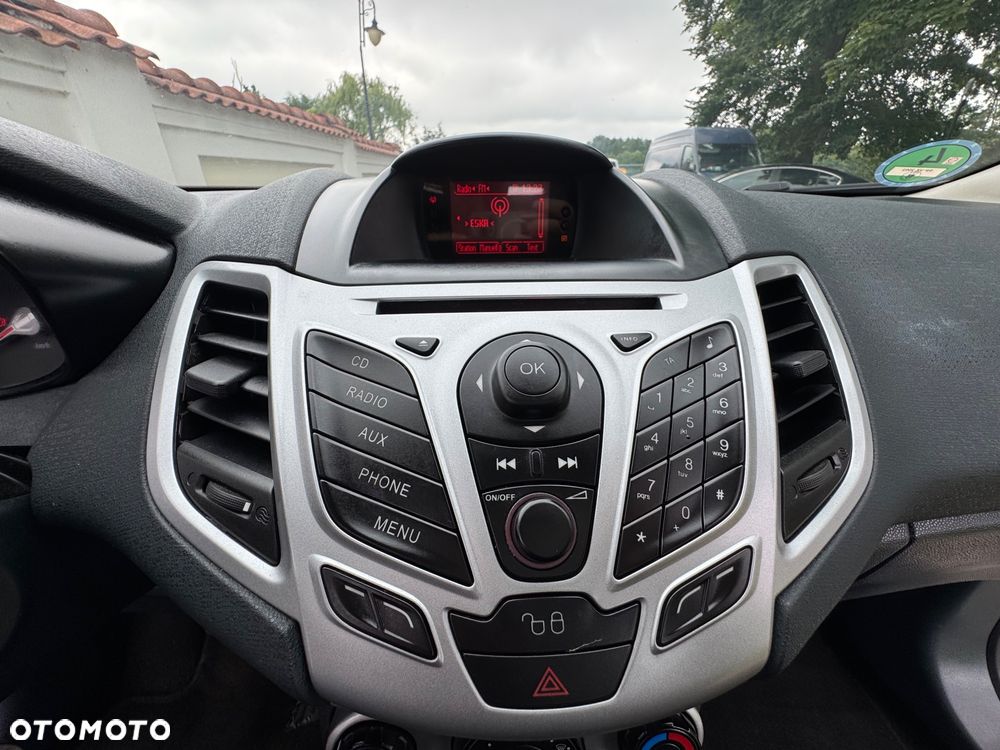 Ford Fiesta - 25