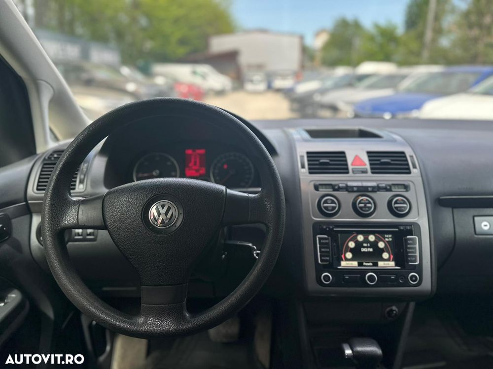 Volkswagen Touran 1.9TDI Highline DSG - 10