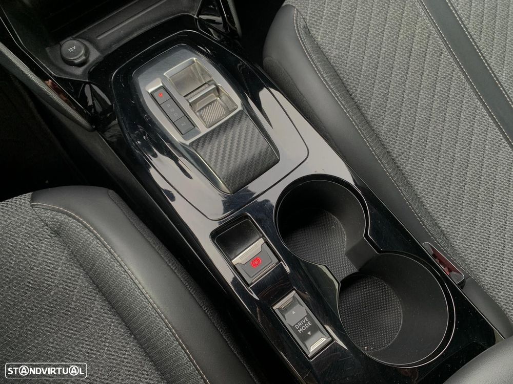 Peugeot 2008 1.5 BlueHDi Allure EAT8 - 23