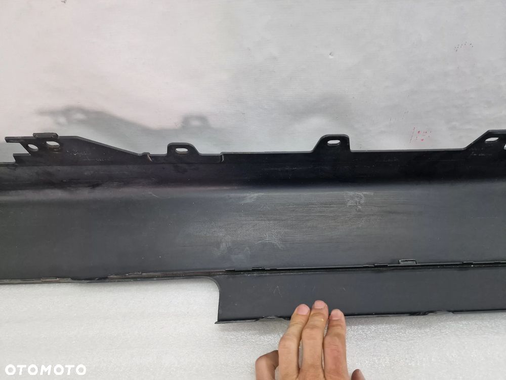 BMW 4 F32 / F33 PRAWA LISTWA PROGOWA / NAKŁADKA PROGU , NR 51777285786 / 7285786 , NR AUKCJI PR371 - 10