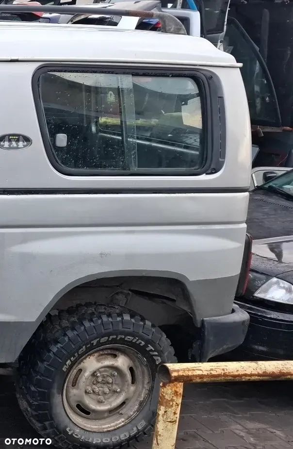 Szyba boczna lewa Kia Retona - 1