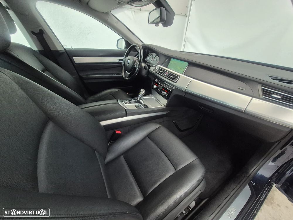 BMW 730 d xDrive - 23