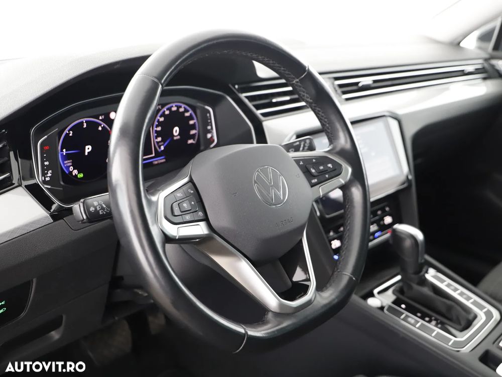 Volkswagen Passat Variant 2.0 TDI SCR DSG BlueMotion Comfortline - 12