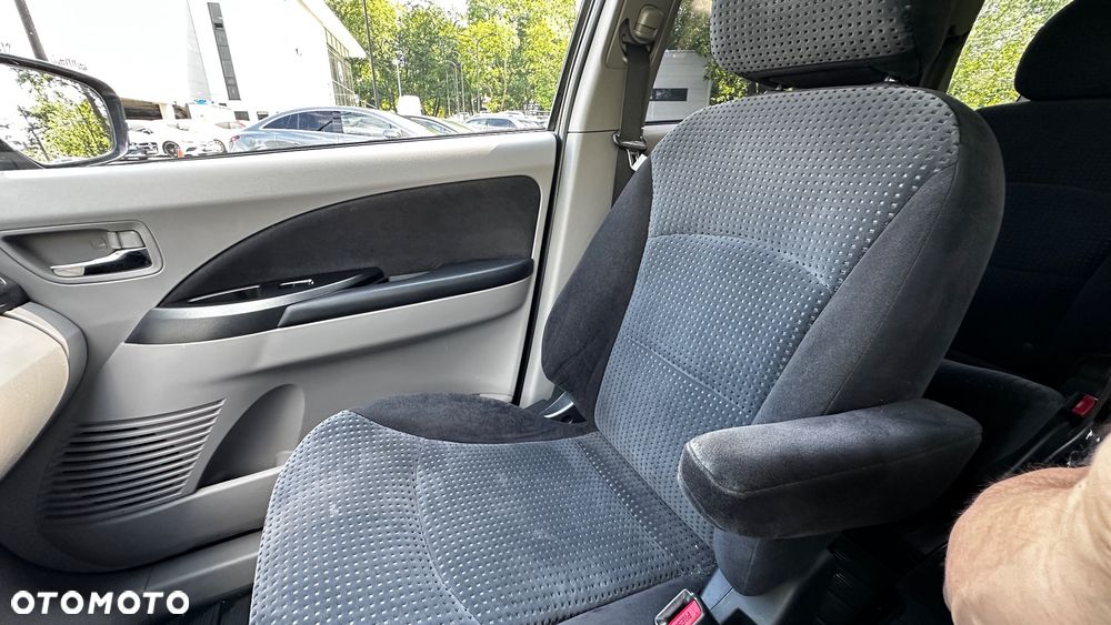 Mitsubishi Grandis 2.4 Intense (lea) - 30