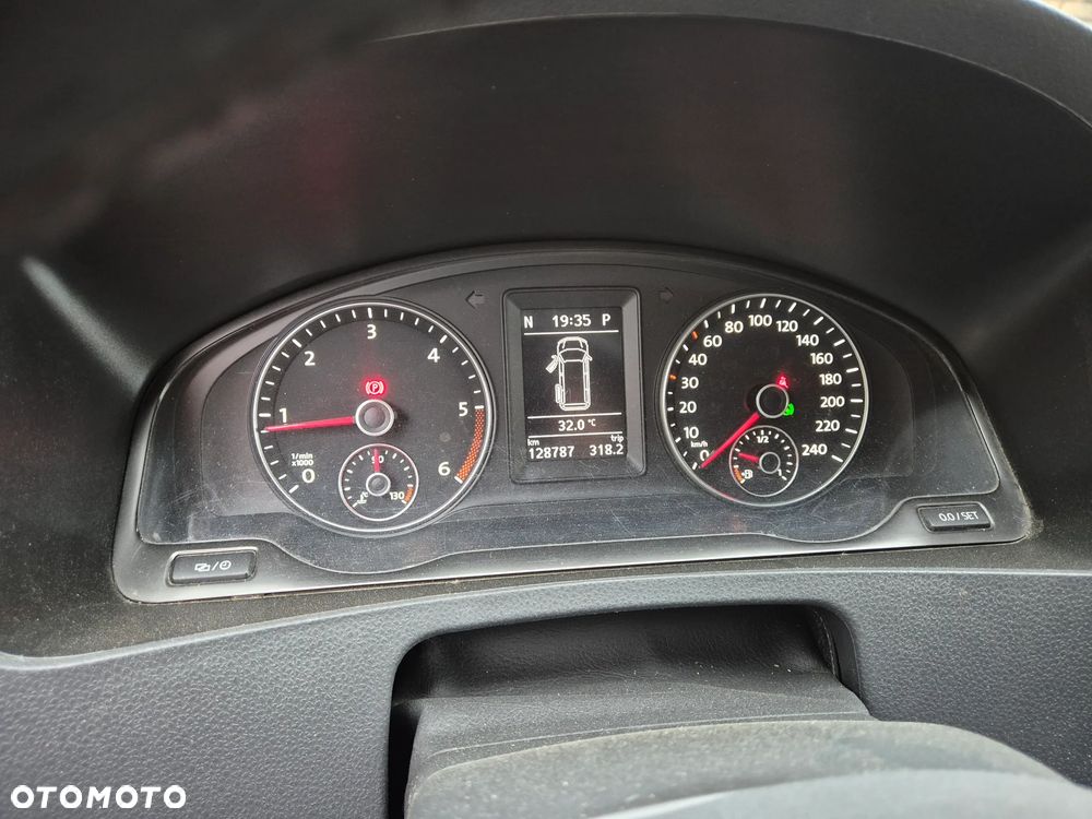 Volkswagen Caravelle - 14