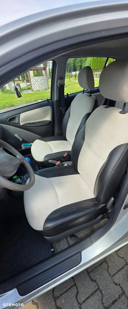 Toyota Yaris 1.0 Base - 4