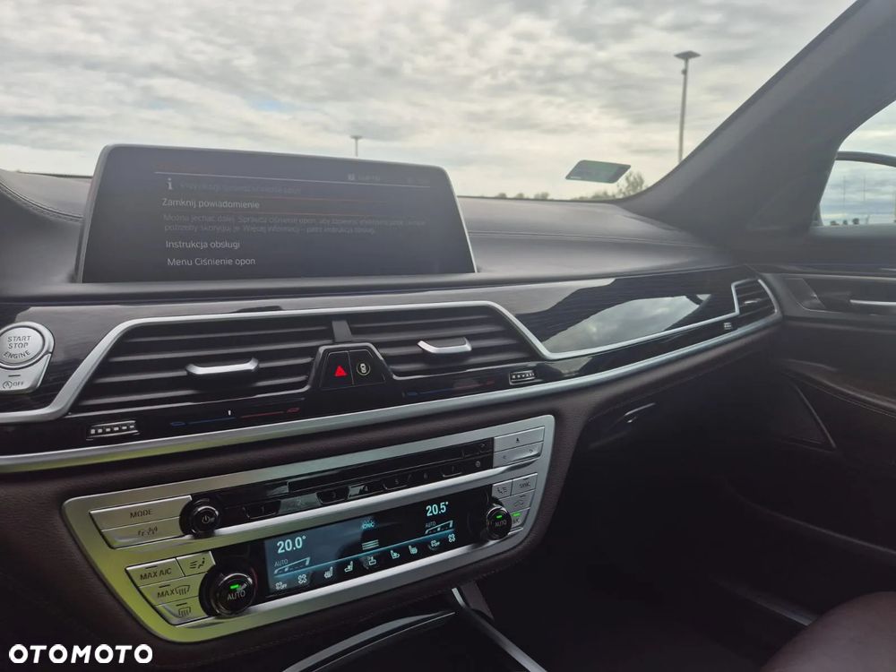 BMW Seria 7 750Li xDrive - 21