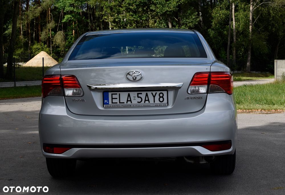 Toyota Avensis - 17