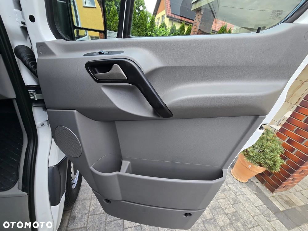 Mercedes-Benz Sprinter - 32