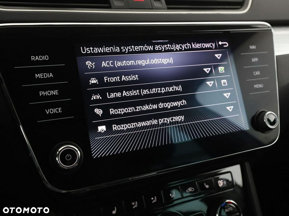 Skoda Superb 2.0 TDI DSG Ambition - 28