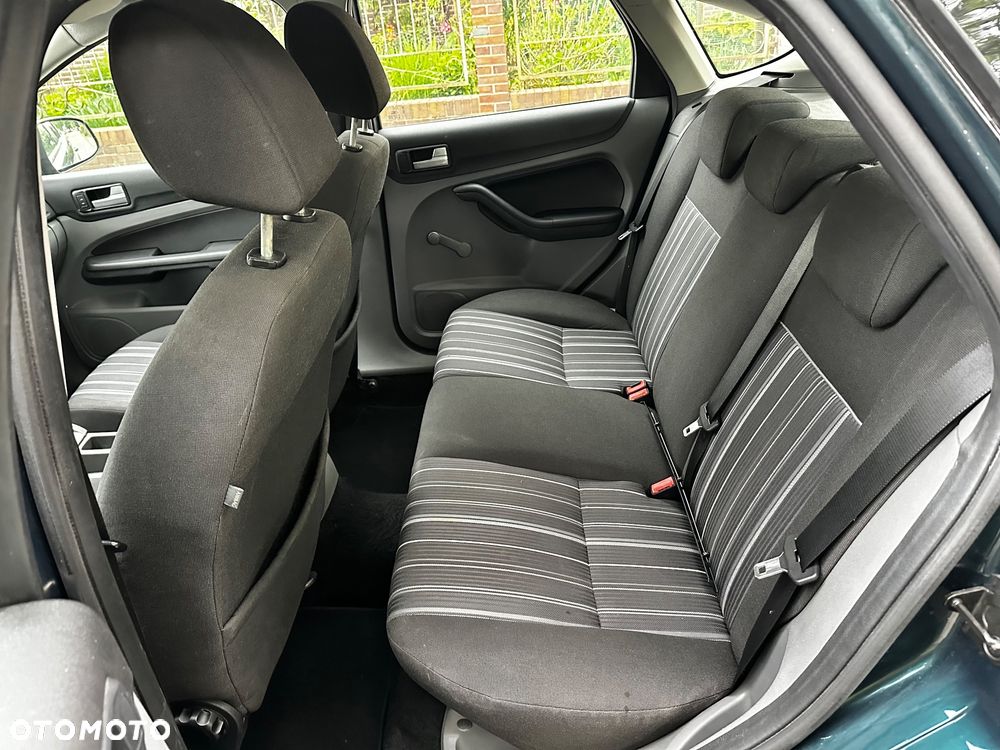 Ford Focus 1.4 16V Fun - 12