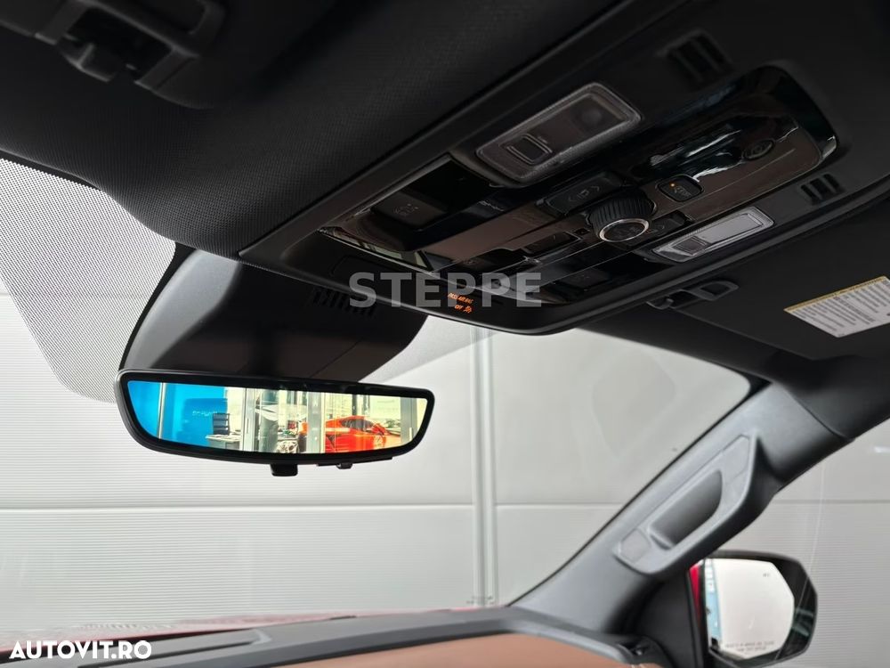 Chevrolet Suburban - 29