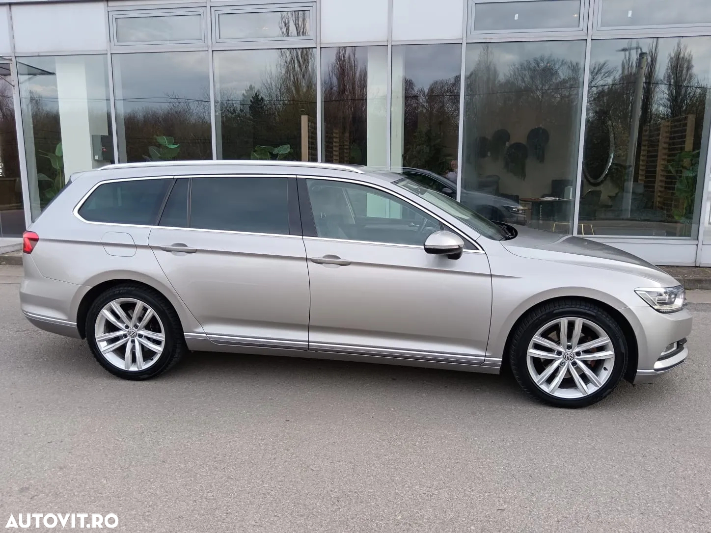 Volkswagen Passat Variant 2.0 TDI DSG Highline - 30