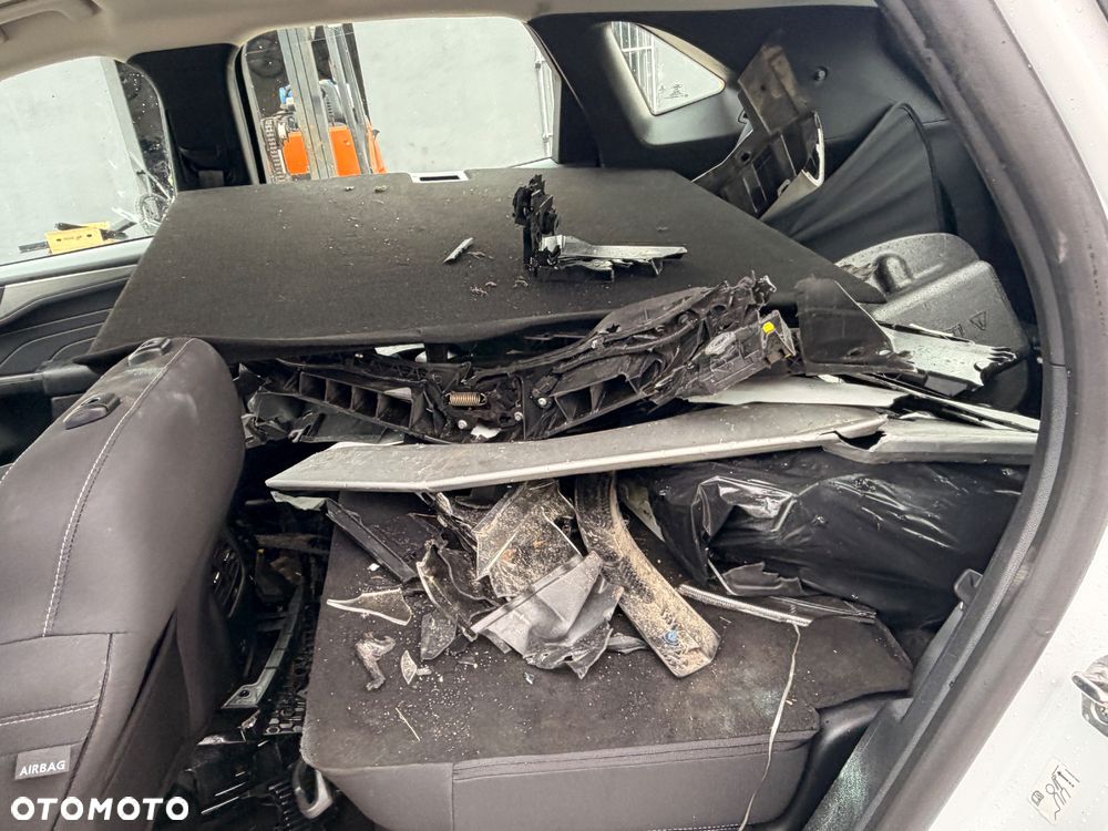 Ford Kuga 2.5 Duratec FHEV TITANIUM - 24