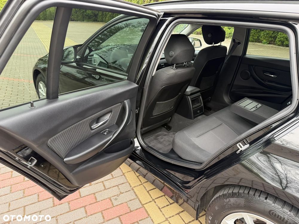 BMW Seria 3 318d Edition M Sport Shadow - 25